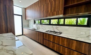 Casa moderna en renta con alberca y amenidades – Conkal, Mérida