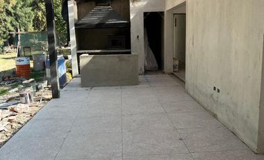 Casa en venta - 3 Dormitorios 3 Baños - 919Mts2 - La Plata