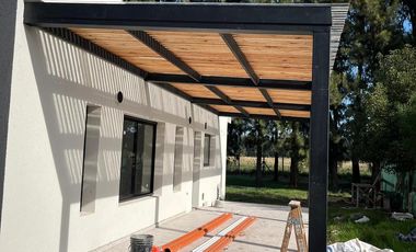 Casa en venta - 3 Dormitorios 3 Baños - 919Mts2 - La Plata