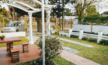 Casa en venta - 3 Dormitorios 2 Baños - San Bernardo del Tuyú