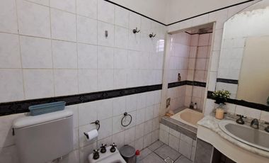 Casa de 5 amb. a la venta en Ezeiza - EXCELENTE UBICACION