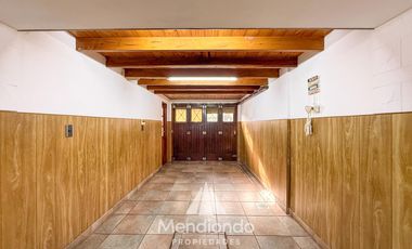 Casa con 4 dormitorios y Garage para 3 autos. Quincho. Radiadores. Zona Peralta Ramos Oeste.
