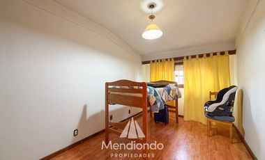 Casa con 4 dormitorios y Garage para 3 autos. Quincho. Radiadores. Zona Peralta Ramos Oeste.