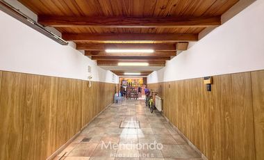 Casa con 4 dormitorios y Garage para 3 autos. Quincho. Radiadores. Zona Peralta Ramos Oeste.