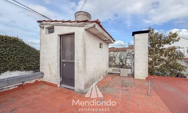 Casa con 4 dormitorios y Garage para 3 autos. Quincho. Radiadores. Zona Peralta Ramos Oeste.