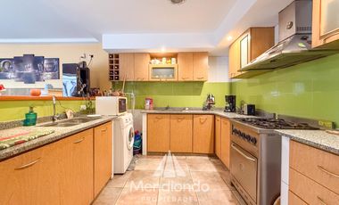 Casa con 4 dormitorios y Garage para 3 autos. Quincho. Radiadores. Zona Peralta Ramos Oeste.