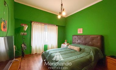 Casa con 4 dormitorios y Garage para 3 autos. Quincho. Radiadores. Zona Peralta Ramos Oeste.