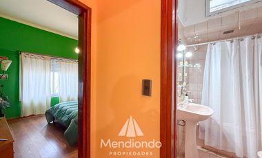 Casa con 4 dormitorios y Garage para 3 autos. Quincho. Radiadores. Zona Peralta Ramos Oeste.