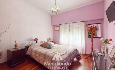 Casa con 4 dormitorios y Garage para 3 autos. Quincho. Radiadores. Zona Peralta Ramos Oeste.