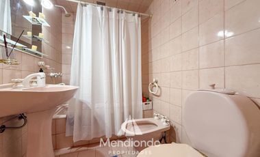 Casa con 4 dormitorios y Garage para 3 autos. Quincho. Radiadores. Zona Peralta Ramos Oeste.