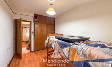 Casa con 4 dormitorios y Garage para 3 autos. Quincho. Radiadores. Zona Peralta Ramos Oeste.