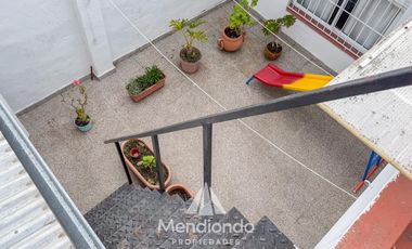 Casa con 4 dormitorios y Garage para 3 autos. Quincho. Radiadores. Zona Peralta Ramos Oeste.