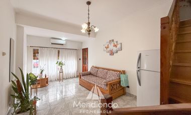 Casa con 4 dormitorios y Garage para 3 autos. Quincho. Radiadores. Zona Peralta Ramos Oeste.