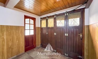 Casa con 4 dormitorios y Garage para 3 autos. Quincho. Radiadores. Zona Peralta Ramos Oeste.