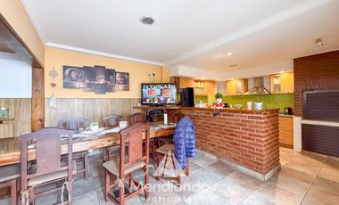 Casa con 4 dormitorios y Garage para 3 autos. Quincho. Radiadores. Zona Peralta Ramos Oeste.