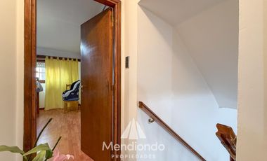 Casa con 4 dormitorios y Garage para 3 autos. Quincho. Radiadores. Zona Peralta Ramos Oeste.