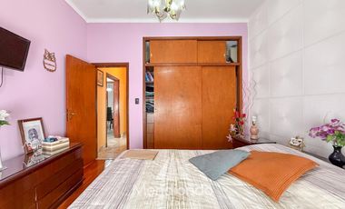 Casa con 4 dormitorios y Garage para 3 autos. Quincho. Radiadores. Zona Peralta Ramos Oeste.