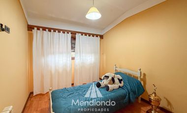 Casa con 4 dormitorios y Garage para 3 autos. Quincho. Radiadores. Zona Peralta Ramos Oeste.