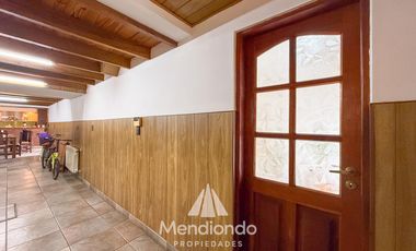 Casa con 4 dormitorios y Garage para 3 autos. Quincho. Radiadores. Zona Peralta Ramos Oeste.