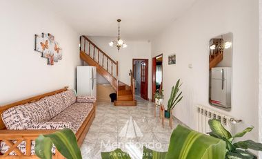 Casa con 4 dormitorios y Garage para 3 autos. Quincho. Radiadores. Zona Peralta Ramos Oeste.