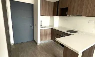 Departamento en arriendo c/ estacionamiento en Parque Los Reyes