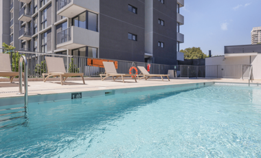 Departamento en arriendo c/ estacionamiento en Parque Los Reyes