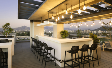 Departamento en arriendo c/ estacionamiento en Parque Los Reyes