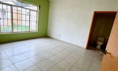 Casa en renta con uso de suelo comercial  440m2 Los Robles Nuevo Mexico Zapopan