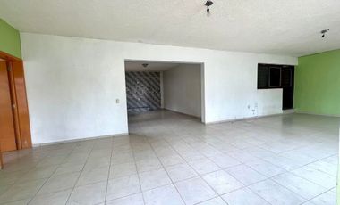 Casa en renta con uso de suelo comercial  440m2 Los Robles Nuevo Mexico Zapopan