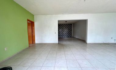 Casa en renta con uso de suelo comercial  440m2 Los Robles Nuevo Mexico Zapopan