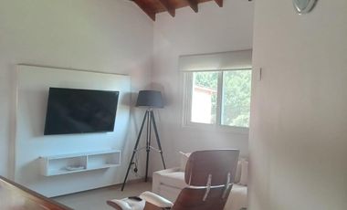 Casa en venta - 3 Dormitorios 3 Baños - Cochera - 1.100Mts2 - Campana