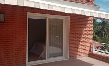 Casa en venta - 3 Dormitorios 3 Baños - Cochera - 1.100Mts2 - Campana