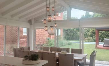 Casa en venta - 3 Dormitorios 3 Baños - Cochera - 1.100Mts2 - Campana