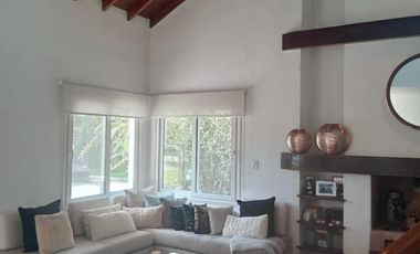 Casa en venta - 3 Dormitorios 3 Baños - Cochera - 1.100Mts2 - Campana
