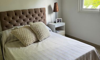 Casa en venta - 3 Dormitorios 3 Baños - Cochera - 1.100Mts2 - Campana