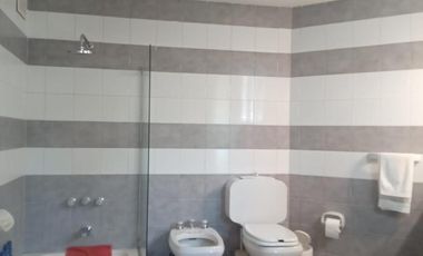 Casa en venta - 3 Dormitorios 3 Baños - Cochera - 1.100Mts2 - Campana