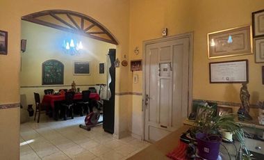 Casa en venta - 4 Dormitorios 2 Baños - 233Mts2 - Cochera - Córdoba Capital