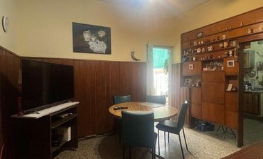 Casa en venta - 4 Dormitorios 2 Baños - 233Mts2 - Cochera - Córdoba Capital