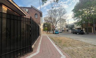 Casa en venta - 4 Dormitorios 2 Baños - 233Mts2 - Cochera - Córdoba Capital