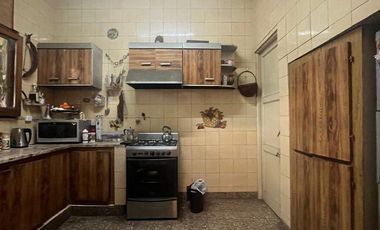 Casa en venta - 4 Dormitorios 2 Baños - 233Mts2 - Cochera - Córdoba Capital