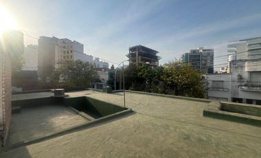 Casa en venta - 4 Dormitorios 2 Baños - 233Mts2 - Cochera - Córdoba Capital