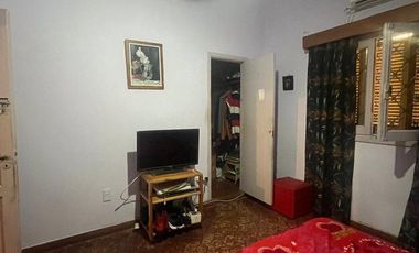 Casa en venta - 4 Dormitorios 2 Baños - 233Mts2 - Cochera - Córdoba Capital