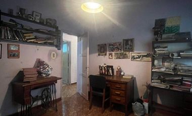 Casa en venta - 4 Dormitorios 2 Baños - 233Mts2 - Cochera - Córdoba Capital