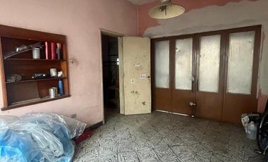Casa en venta - 4 Dormitorios 2 Baños - 233Mts2 - Cochera - Córdoba Capital