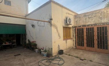Casa en venta - 4 Dormitorios 2 Baños - 233Mts2 - Cochera - Córdoba Capital