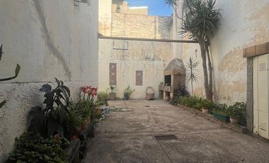 Casa en venta - 4 Dormitorios 2 Baños - 233Mts2 - Cochera - Córdoba Capital