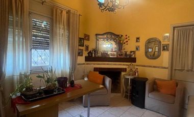Casa en venta - 4 Dormitorios 2 Baños - 233Mts2 - Cochera - Córdoba Capital