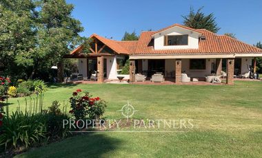 Hermosa Casa con Piscina y jardin formado