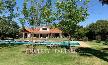 Hermosa Casa con Piscina y jardin formado