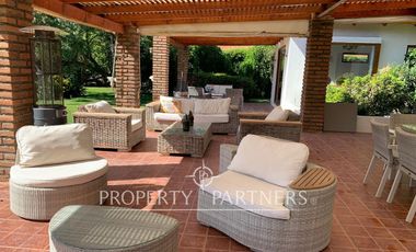 Hermosa Casa con Piscina y jardin formado